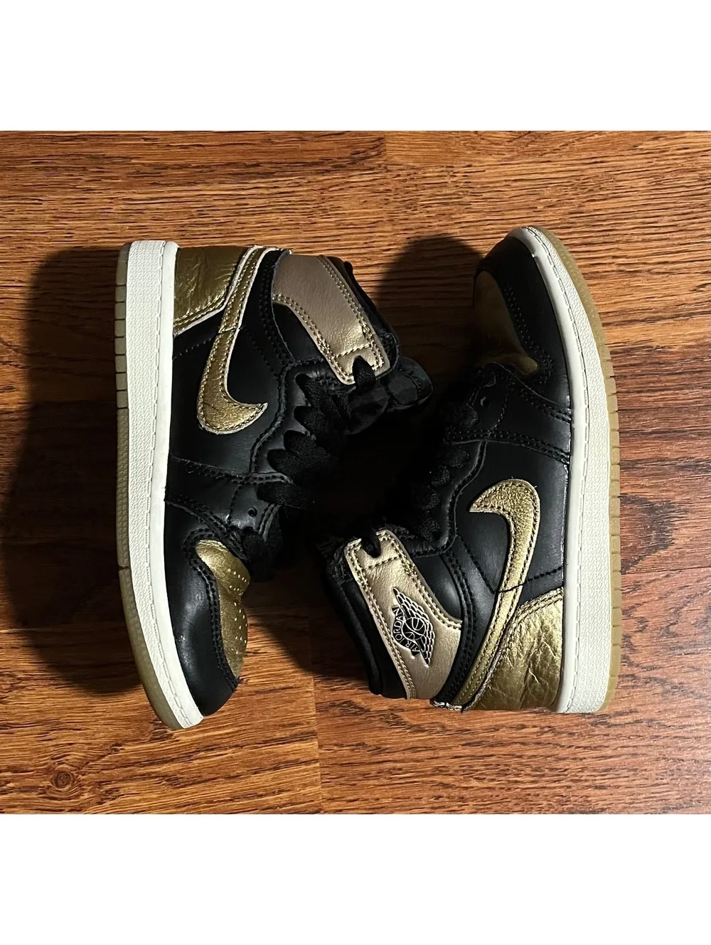 Jordan 1 Retro High OG Black Metallic Gold Size 11c